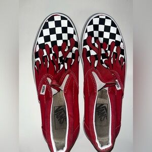 Vans Women’s Size 9 Classic Slip-On checkerboard flame in black & red ❤️🖤🤍